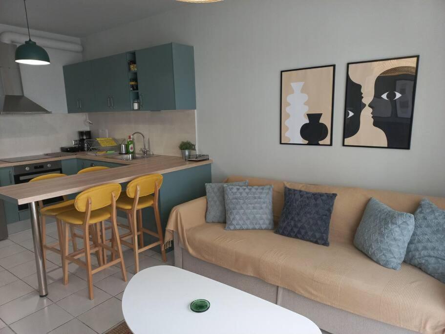 Centrally Located 2 Apartment Volos